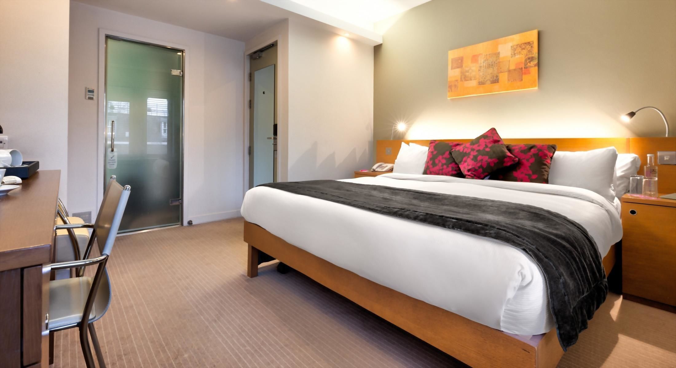 Ambassadors Bloomsbury Hotel - Deluxe Double Room