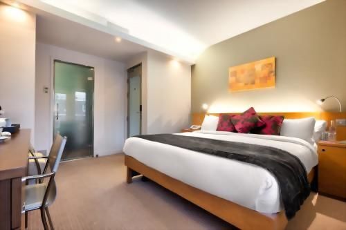 Ambassadors Bloomsbury Hotel - Deluxe Double Room