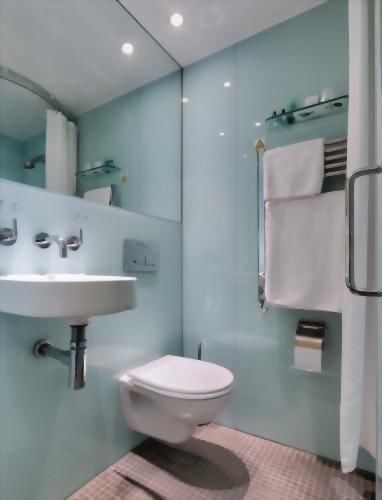 Ambassadors Bloomsbury Hotel - Deluxe Double Room